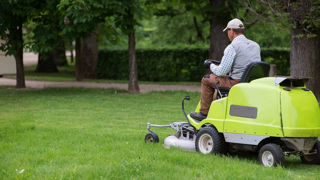 Ride-on mower training course in action